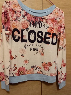 Queens s blouse like new, Italian floral design, blue multicolor