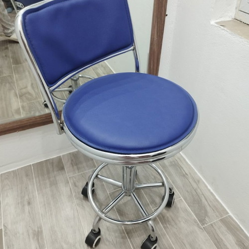 Swivel chair with wheels used