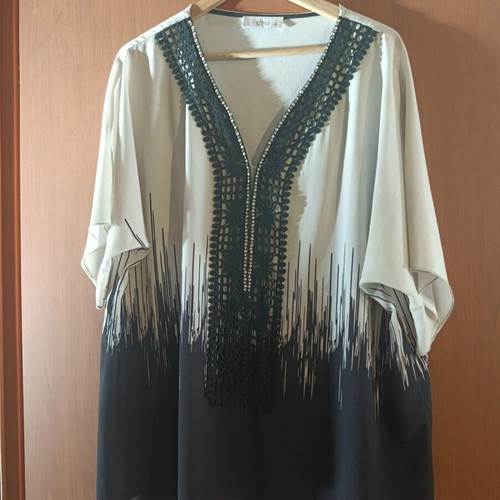 Dina blouse black and white with lace and strass like new