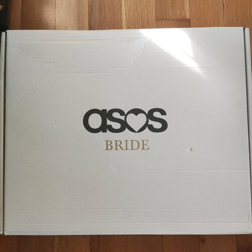 Νυφικό ASOS καινούργιο ρομαντικό με ανοιχτή πλάτη και κεντήματα