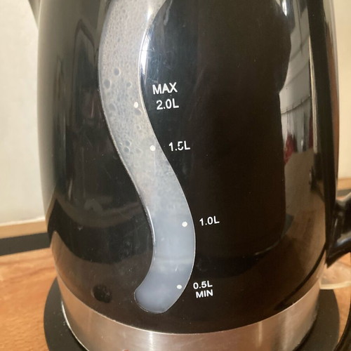 JuroPro 2.0 liter kettle used, black with inox surfaces