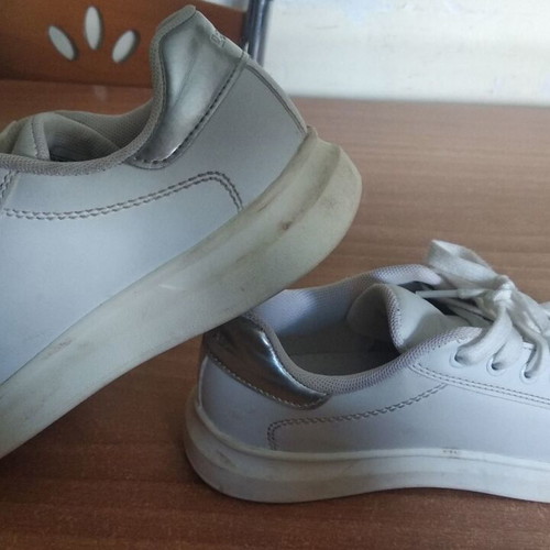 Levi's women's sneakers size 36 used, white