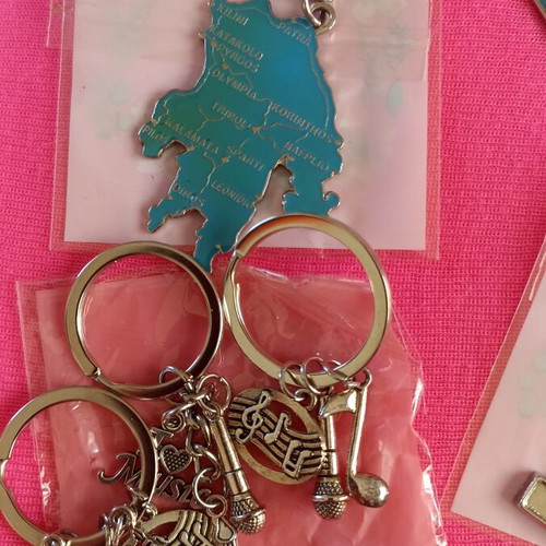 Keychain set like new, 8 pieces, colorful