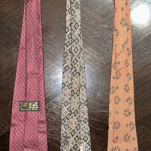 Set of 3 Vintage Men's Ties like new with Classic Patterns