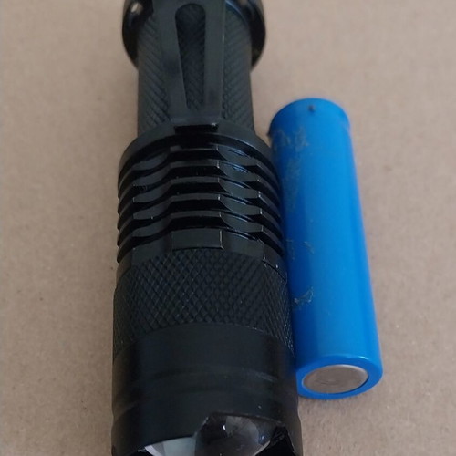 Aluminum LED flashlight set with lithium battery 1200mA charger and belt case