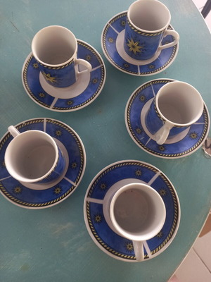 Set of 5 blue coffee cups and 6 saucers