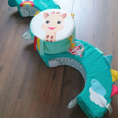 Sophie La Girafe Motor Skills Activity Wheel like new