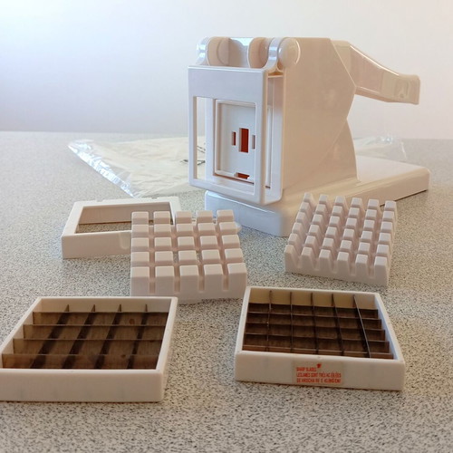 Leifheit vegetable cutter like new with non-slip base