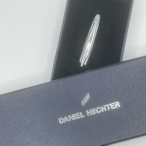 Daniel Hechter pen like new, impressive