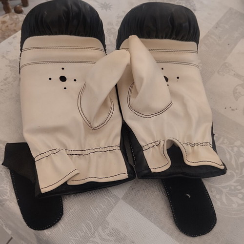 Men's boxing gloves for light training, black, without cloth bag