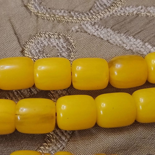Bakelite Mastic Worry Beads used, 1960s, 18 beads