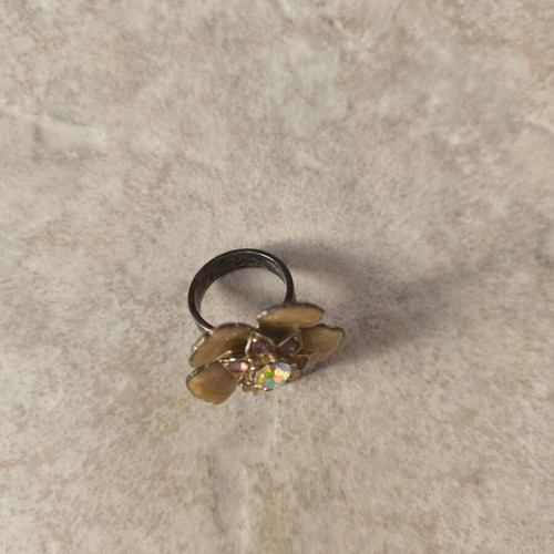Flower ring Accessorize like new, beige and purple