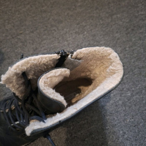 Combat boots men's like new with fur lining and zipper size 43