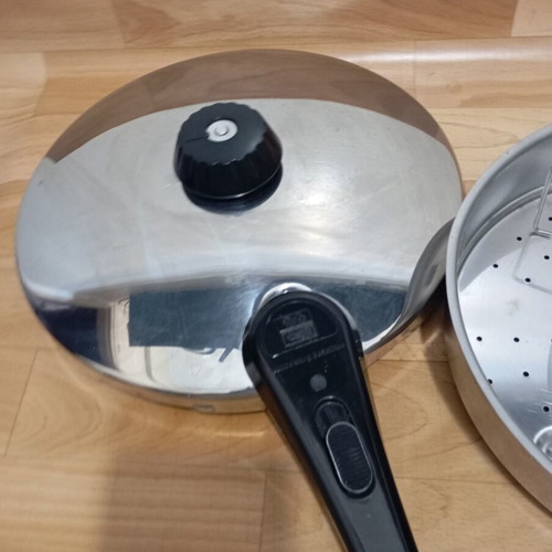 Fissliler Pressure Cooker 8 Liter Like New