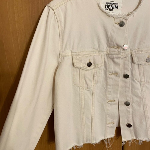 Zara denim jacket new, white, short with frayed edges