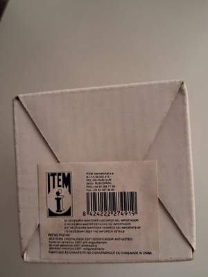 ITEM International glass oil bottle with stainless steel casing