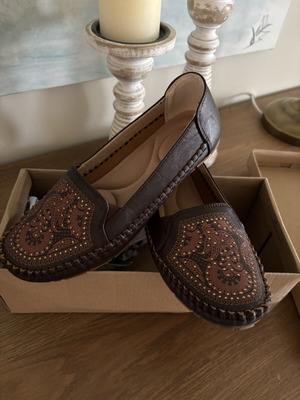 Leather moccasin loafers with paisley embossed design, brown