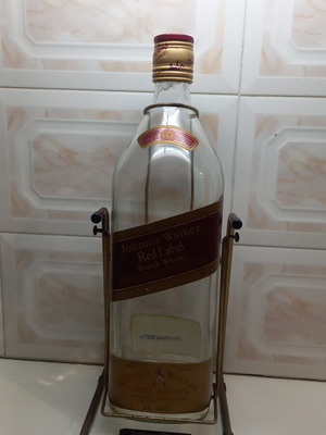 Συλλεκτικό μπουκάλι Johnnie Walker Red Label vintage 3,75 λίτρα με μεταλλική βάση