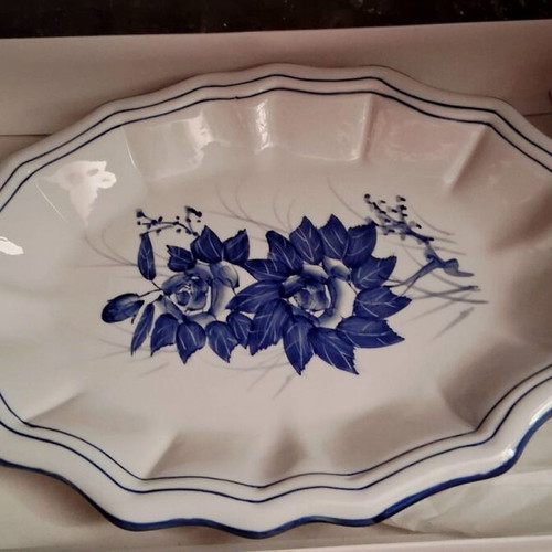 Porcelain serving platter with handmade blue decoration and wavy edge new