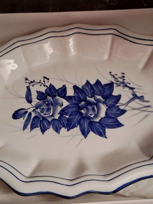 Porcelain serving platter with handmade blue decoration and wavy edge new