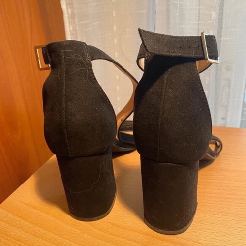 Black low block heel sandals size 37 like new