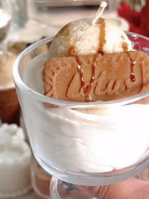 Lotus Ice Cream Candle new, aromatic scent