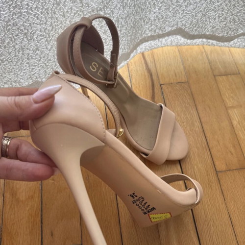 Sandal like new, beige, size 36, very comfortable