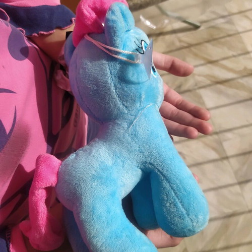Plush pony like new with suction cup