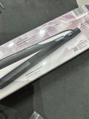 Izzy hair straightener like new
