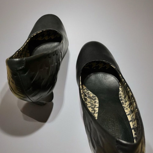 Tommy Hilfiger leather pumps No 37 like new, black