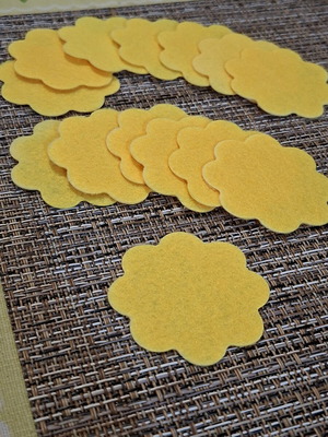 Felt decorative flowers pack of 14, 5 cm, like new