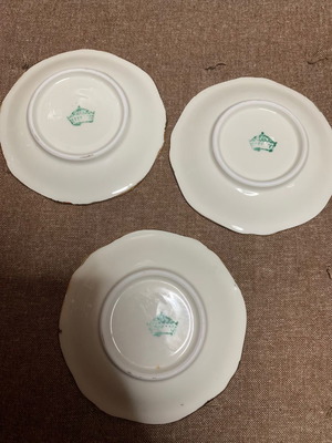 Σετ 3 πορσελάνινα πιατάκια μεταχειρισμένα με χρυσές λεπτομέρειες