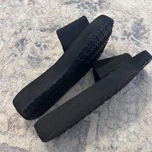 Elastic slippers size 40 new, black, lightweight and comfortable