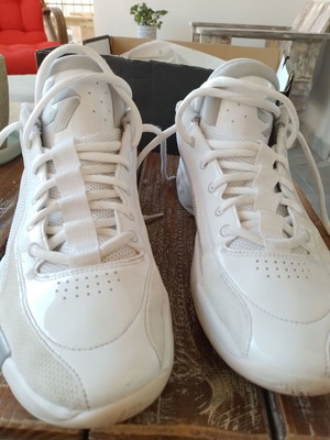 Nike Jordan Luka 77 basketball shoes like new, size 45.5, white