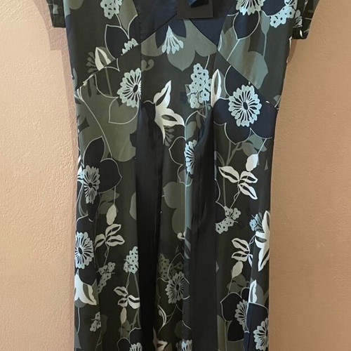 Twin-set dress with green, black and white shades