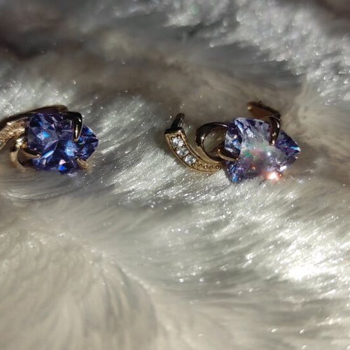 Women's earrings like new, 2 pairs, purple stone and gold color