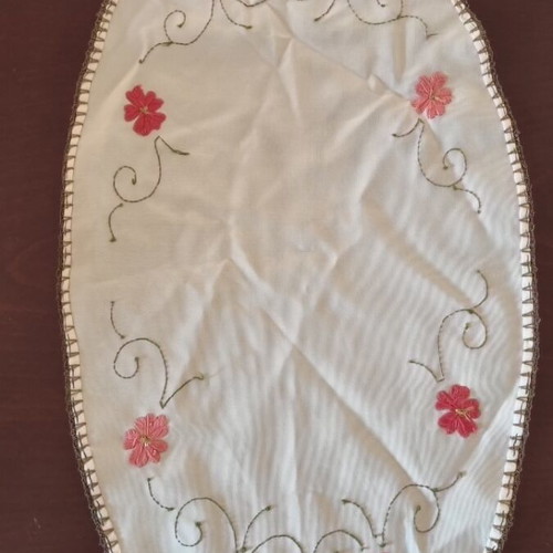 Oval table runner with embroidery like new, length 59 cm