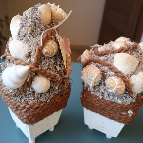Wooden decorative items with shells like new, set of 2 pieces