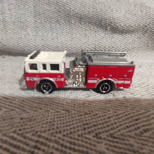 Matchbox fire engine toy car used, 7 cm, 2008