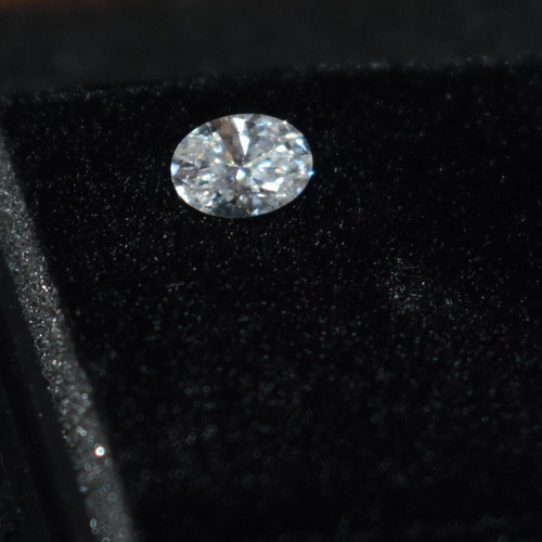 Moissanite 1.00 carat lab certified new