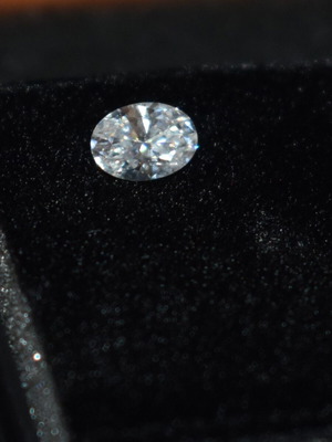 Moissanite 1.00 carat lab certified new