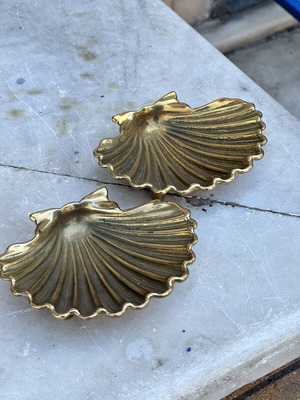 Vintage brass ashtrays set of 2 shell-shaped used