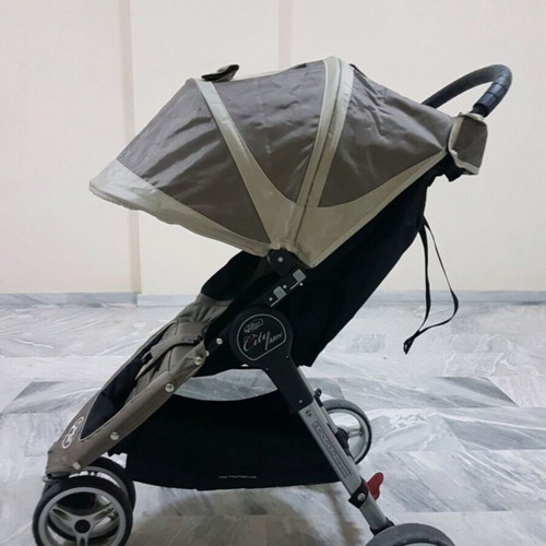 Baby Jogger City Mini Stroller like new, one-hand fold