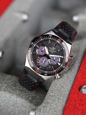 Casio Edifice EFS-S520CBL watch like new, solar powered, black leather strap