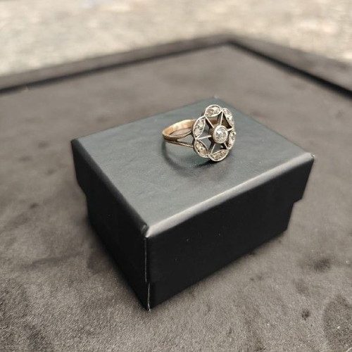 Antique gold ring with certified diamonds, like new