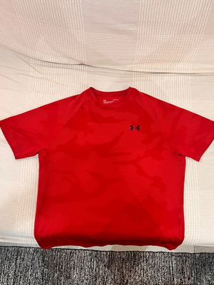 Under Armor Dry Fit Shirt Medium like new