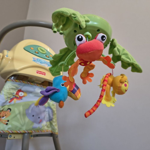 Fisher Price Rainforest baby relax used, foldable with sounds