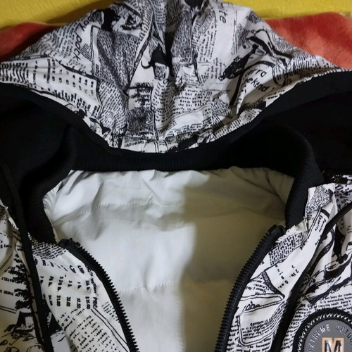 White reversible jacket like new, size M, with detachable hood