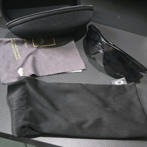 Oakley M2 Frame XL polarized sunglasses like new, black