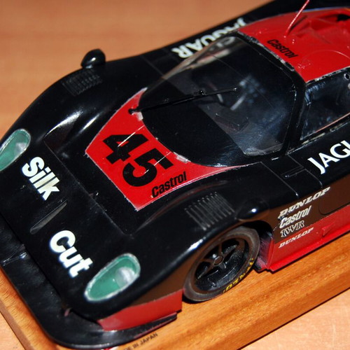 Jaguar XJR plastic model 1/24 new with wooden beech base